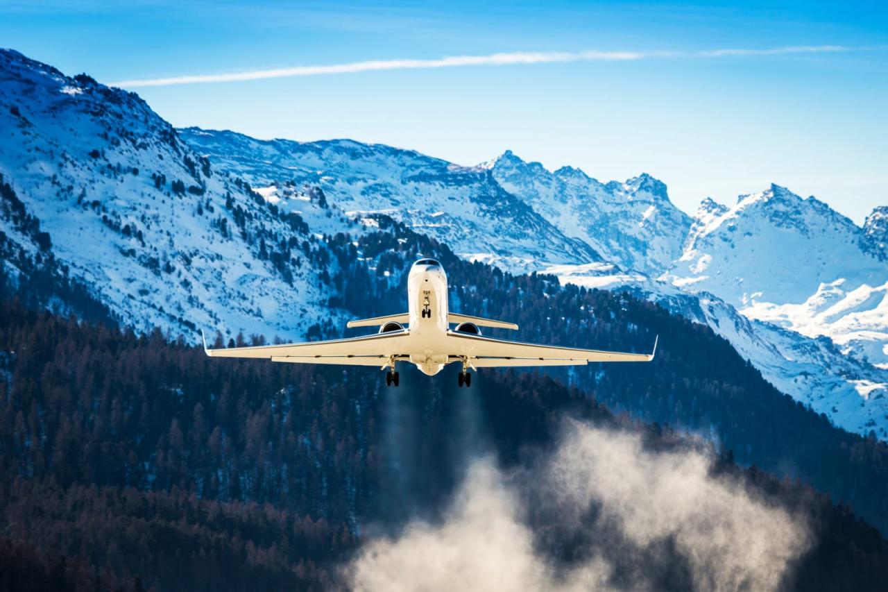 Obtenga un ascenso de categoría de primera clase de Alaska Airlines para un vuelo más lujoso.